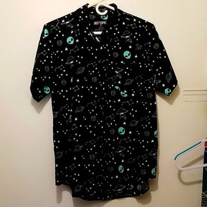 Medium, hot topic, alien shirt
